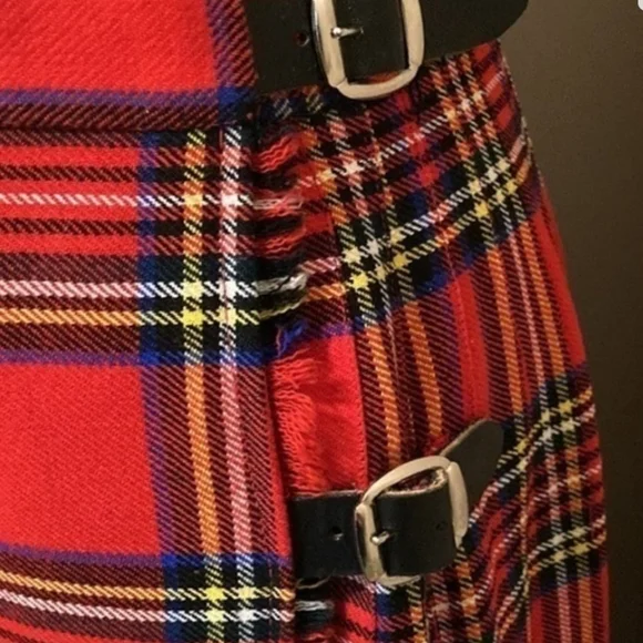 Borderglen Wool Wrap Wool Skirt Kilt in Red and Black Plaid - Picture 4 of 6